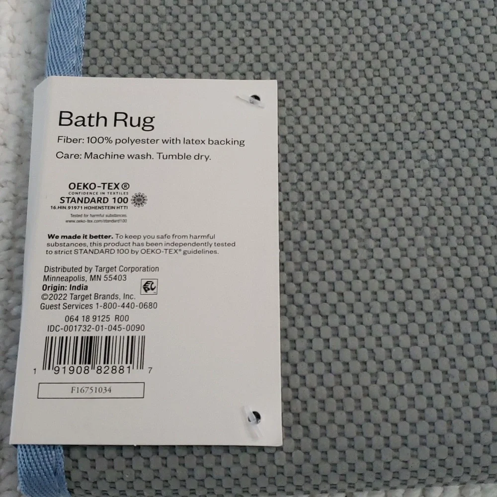 ROOM ESSENTIALS BATH RUG - Picture 4 of 6